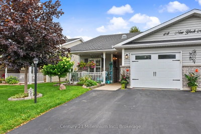 28 New York Avenue • Wasaga Beach, ON photo 3