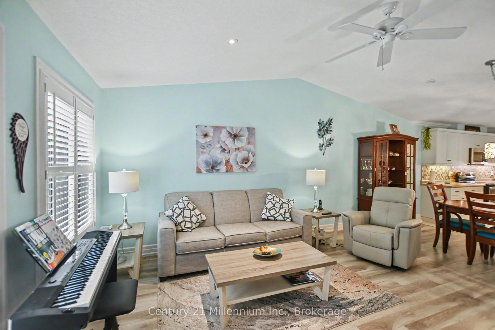 28 New York Avenue • Wasaga Beach, ON photo 8