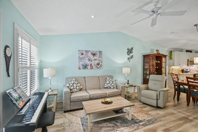 28 New York Avenue • Wasaga Beach, ON photo 8