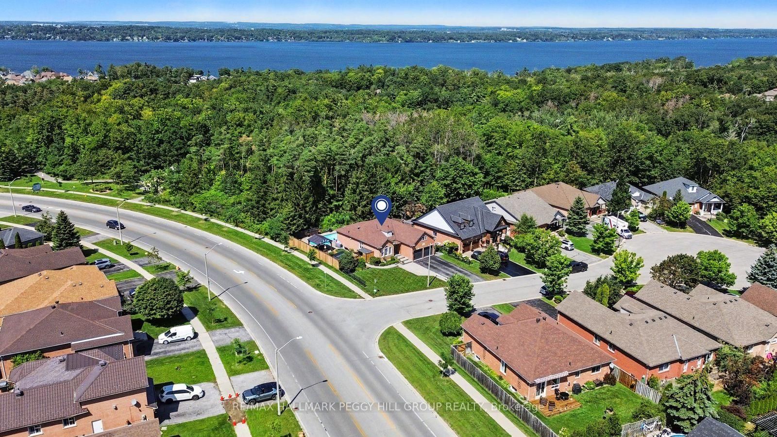 2 Purt Court • Barrie, ON photo 3