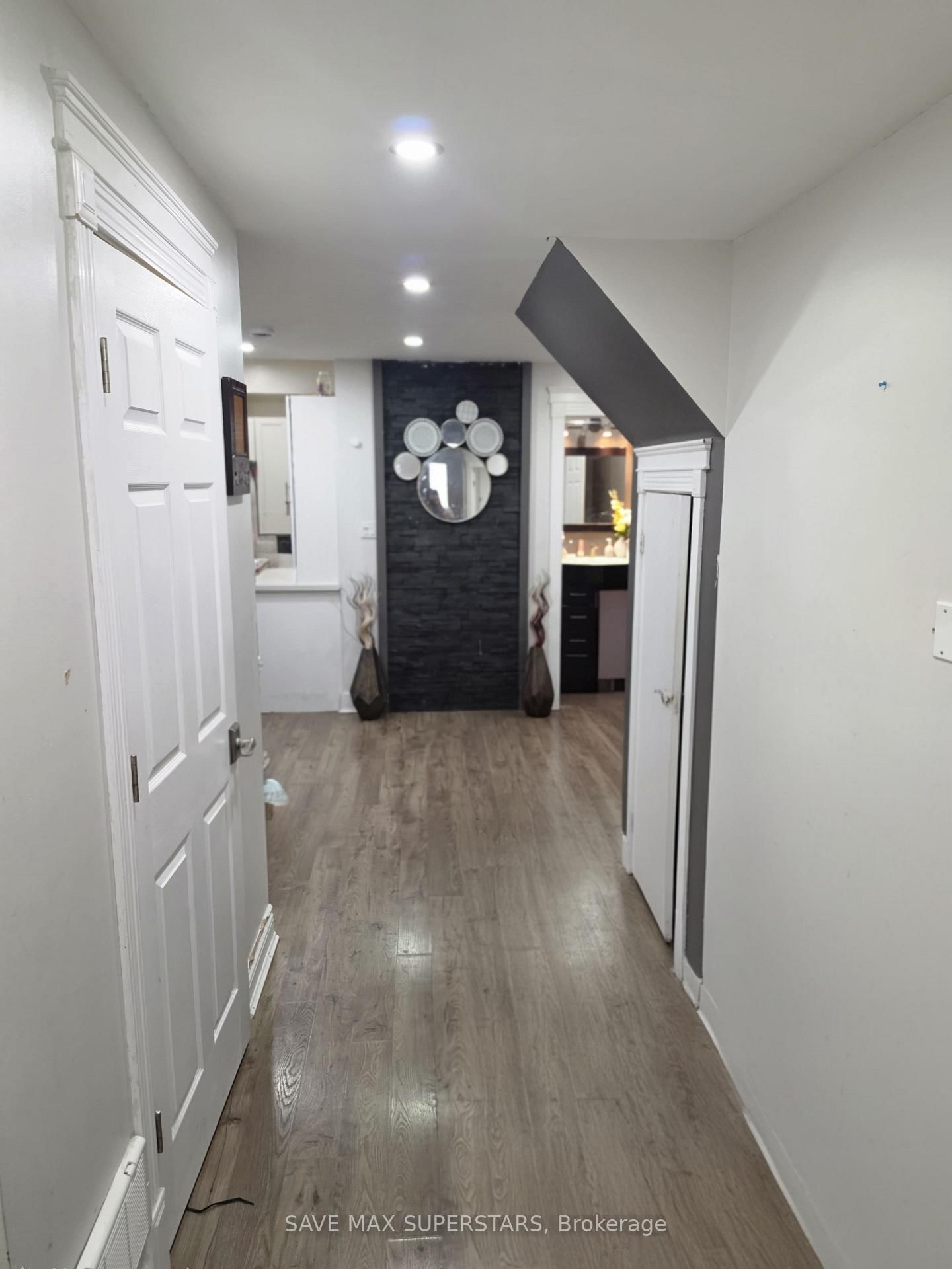Lower - 133 The Queensway Way, Barrie 4