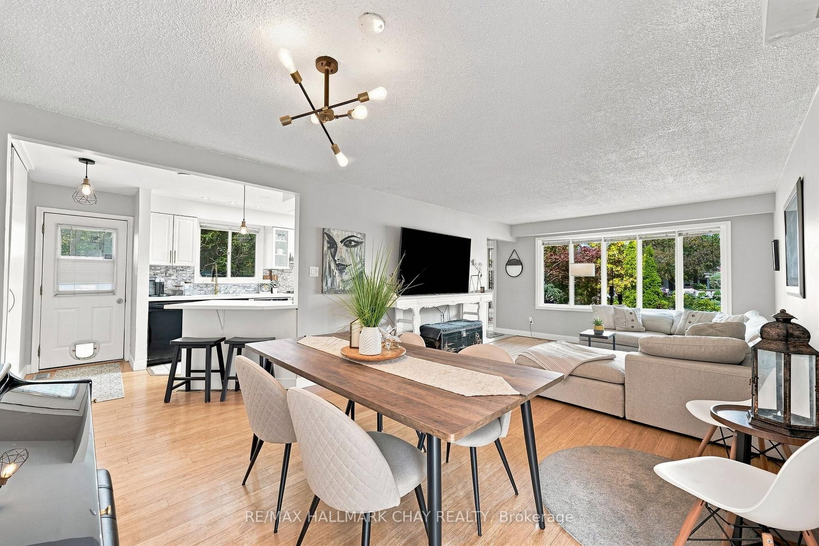 30 Harding Avenue • Barrie, ON photo 6