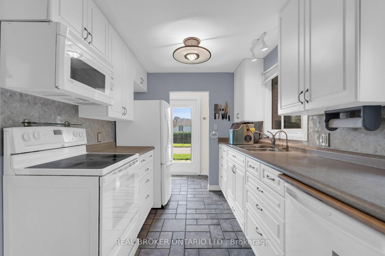 61 Bernick Drive • Barrie, ON photo 9