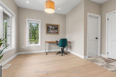 2 Pennell Drive • Barrie, ON photo 5