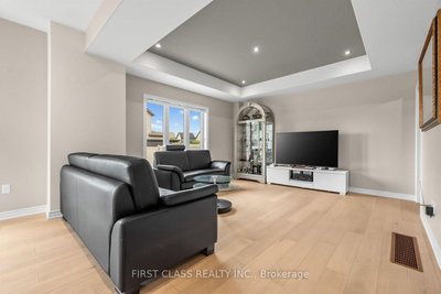 2 Pennell Drive • Barrie, ON photo 7