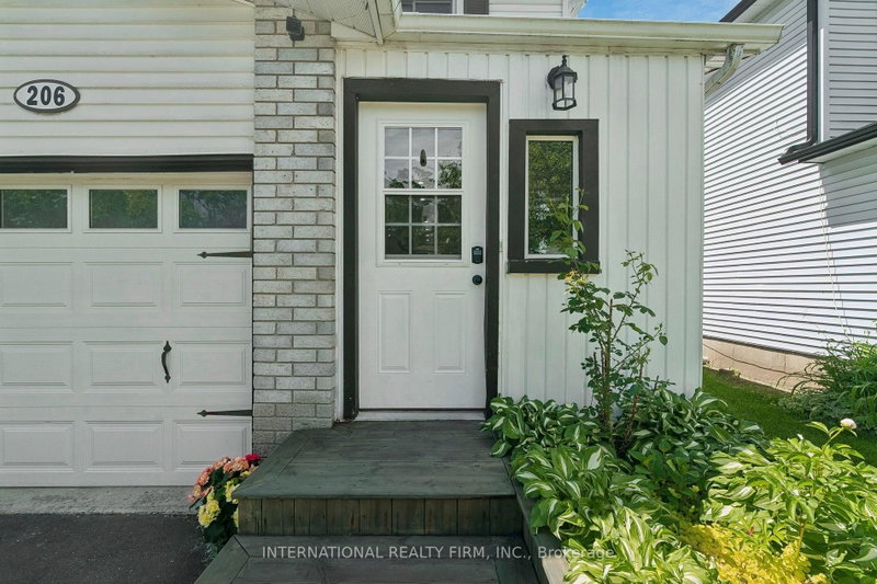 206 Hickling Trail