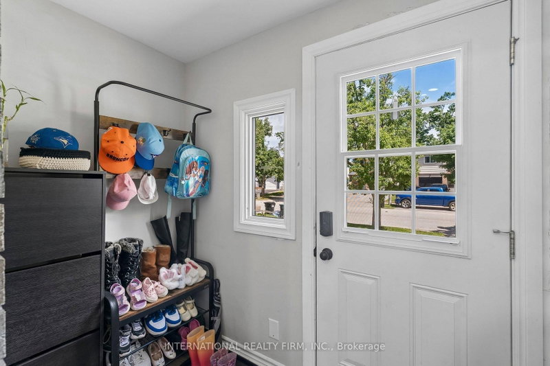 206 Hickling Trail