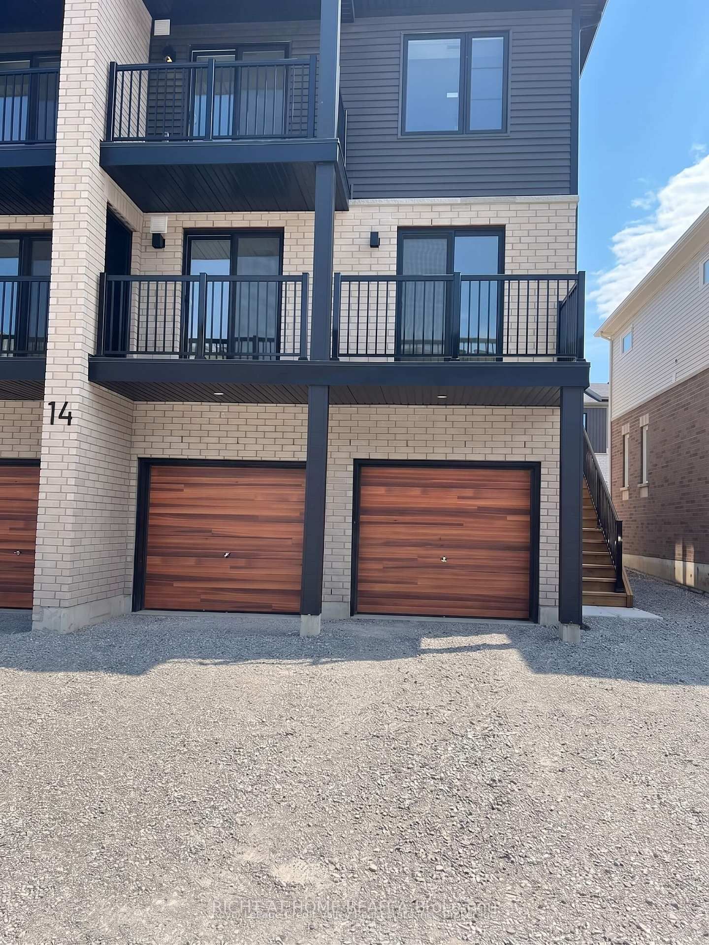 5 - 14 Wagon Lane E, Barrie 2