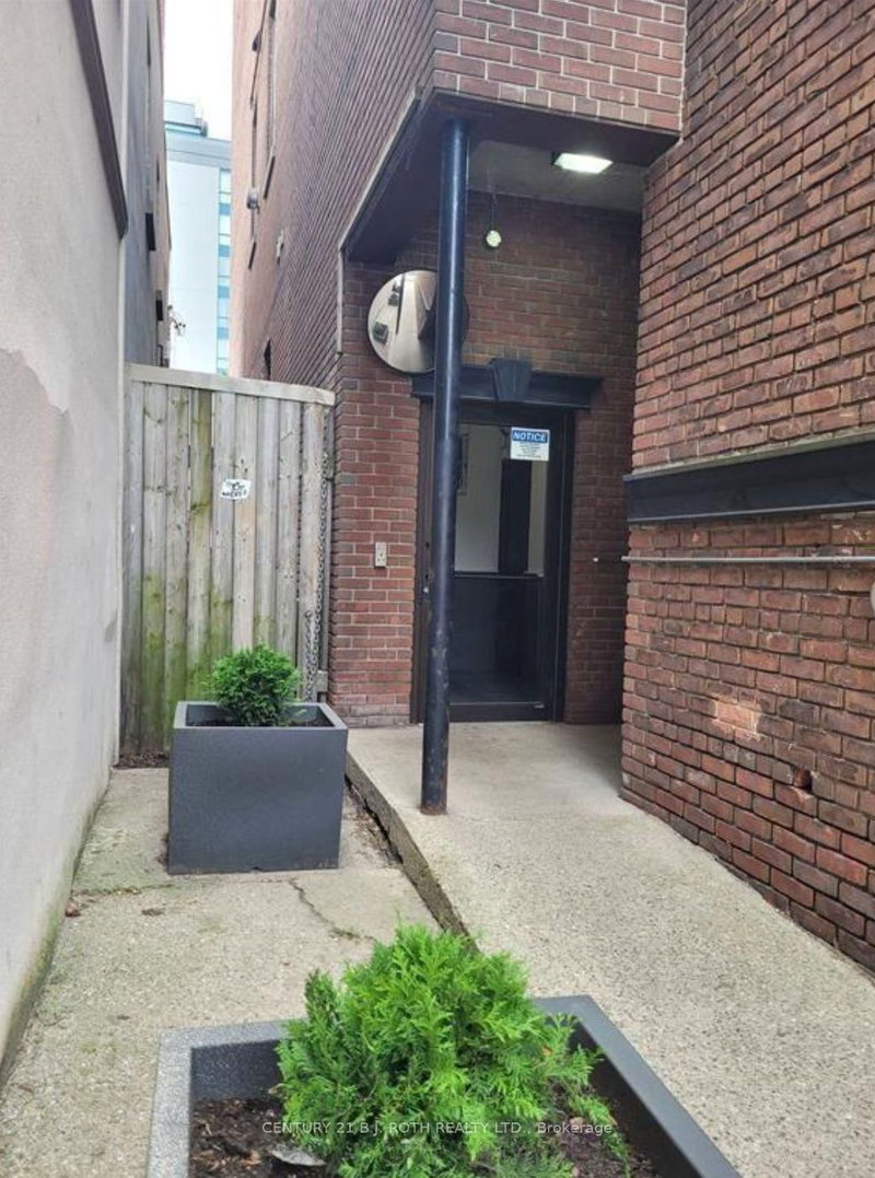 302 - 19 Dunlop Street W