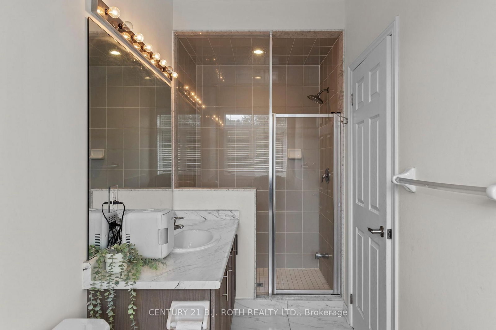 211 Roy Drive • Clearview, ON photo 17