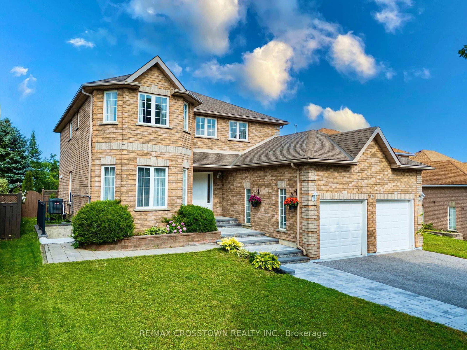 31 Logan Court • Barrie, ON photo 1