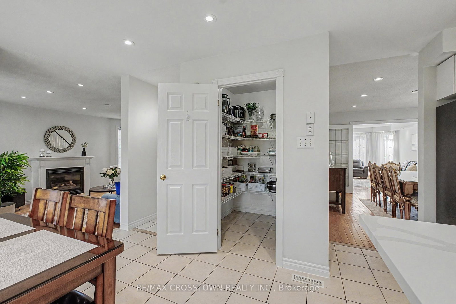 31 Logan Court • Barrie, ON photo 13