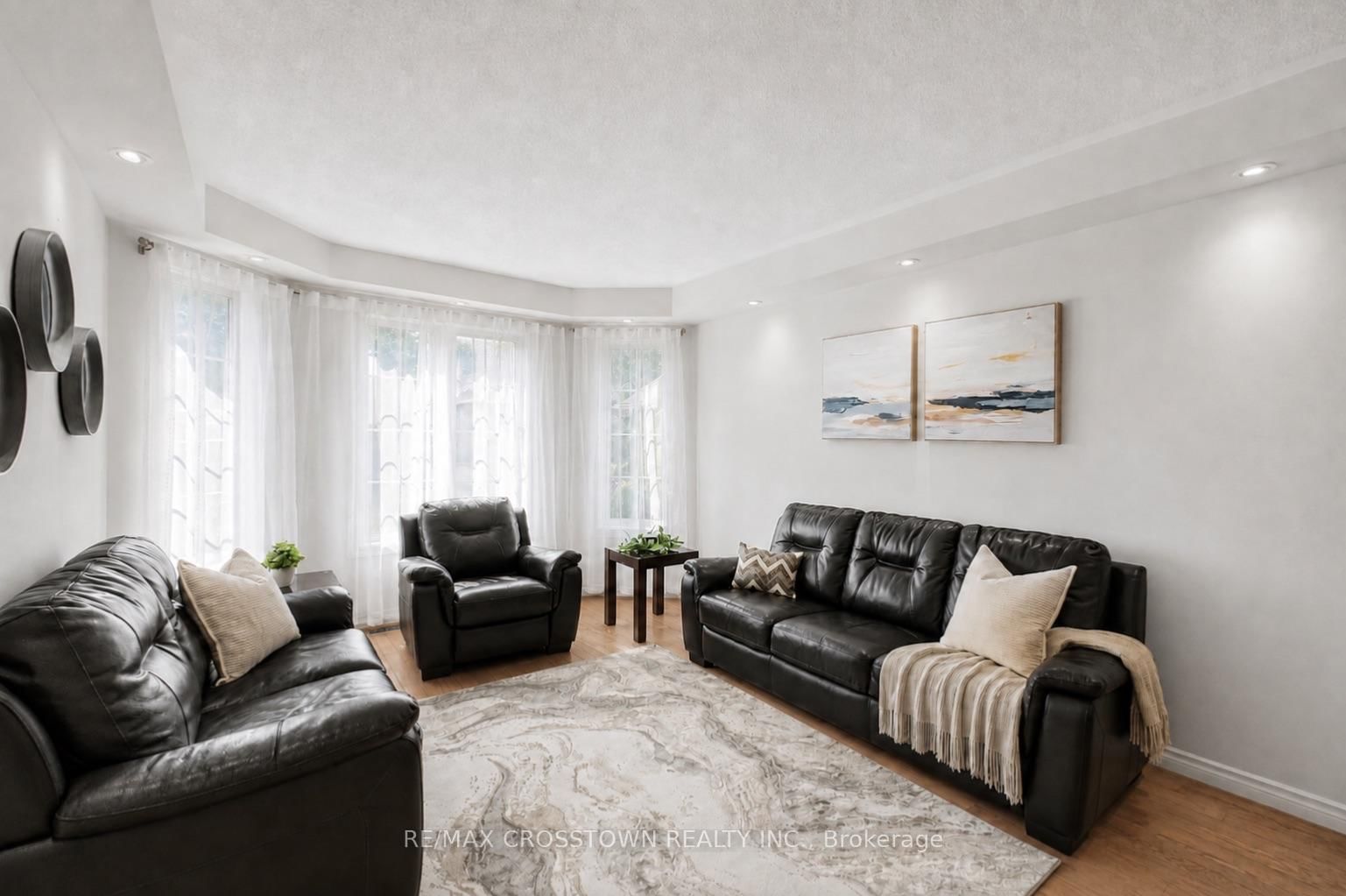 31 Logan Court • Barrie, ON photo 16