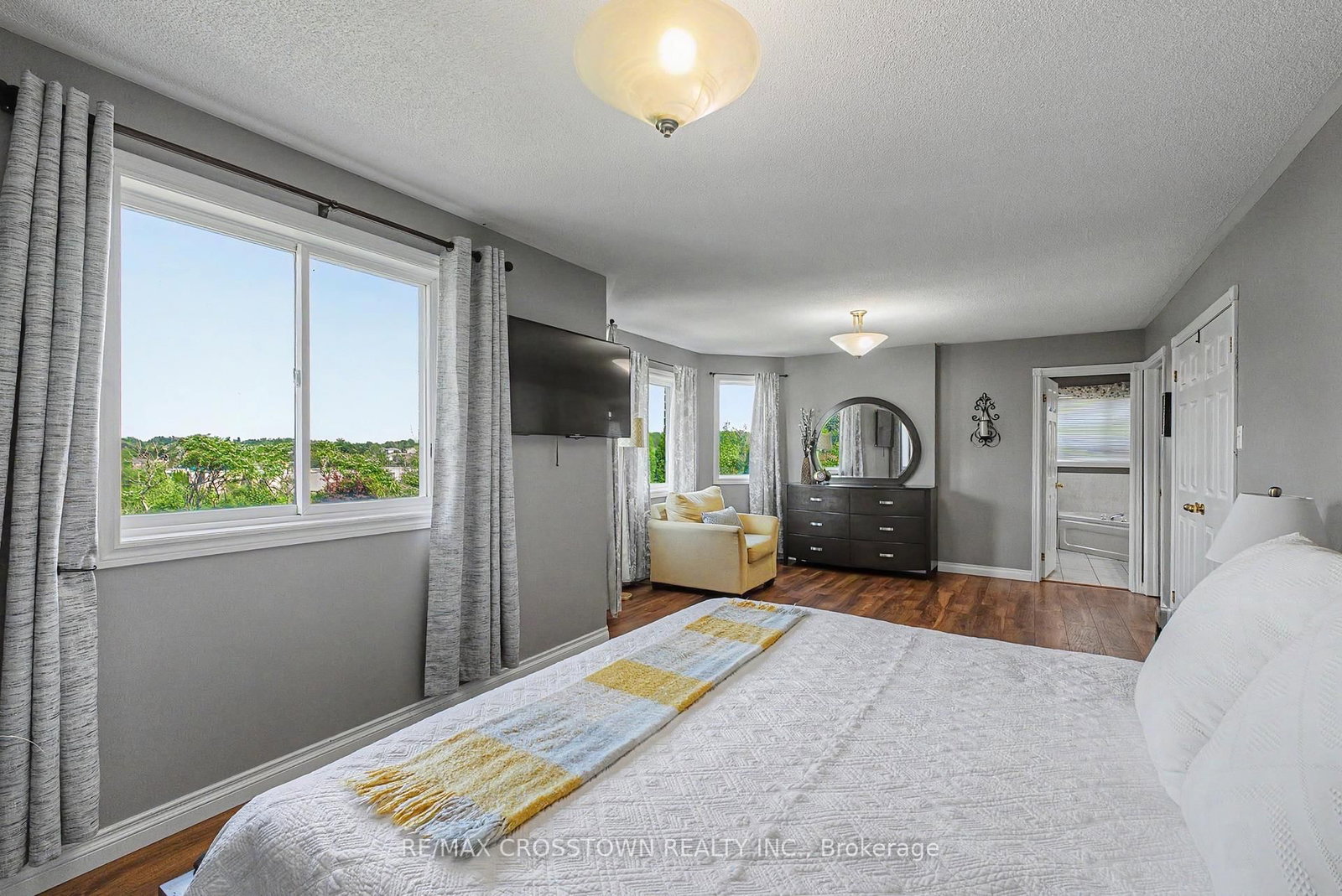 31 Logan Court • Barrie, ON photo 18