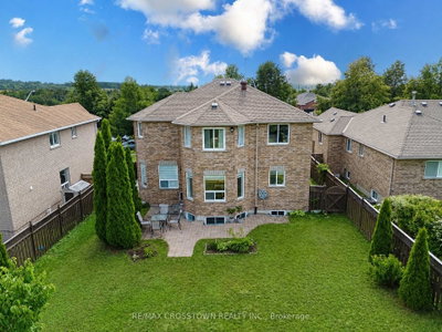 31 Logan Court • Barrie, ON photo 3