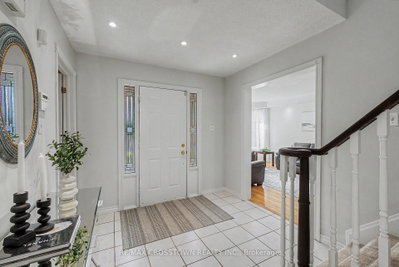 31 Logan Court • Barrie, ON photo 6