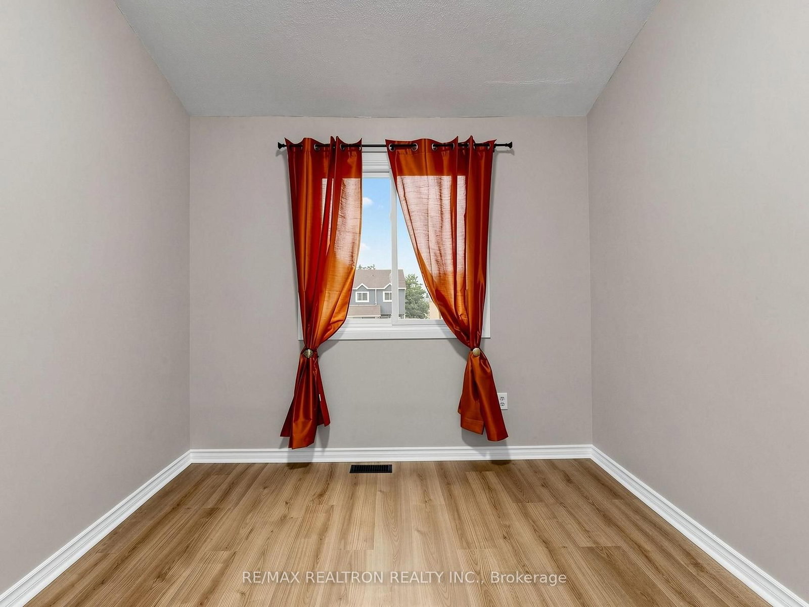 12 Robin Court • Barrie, ON photo 18