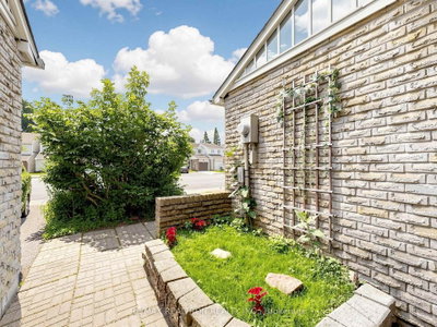 12 Robin Court • Barrie, ON photo 3