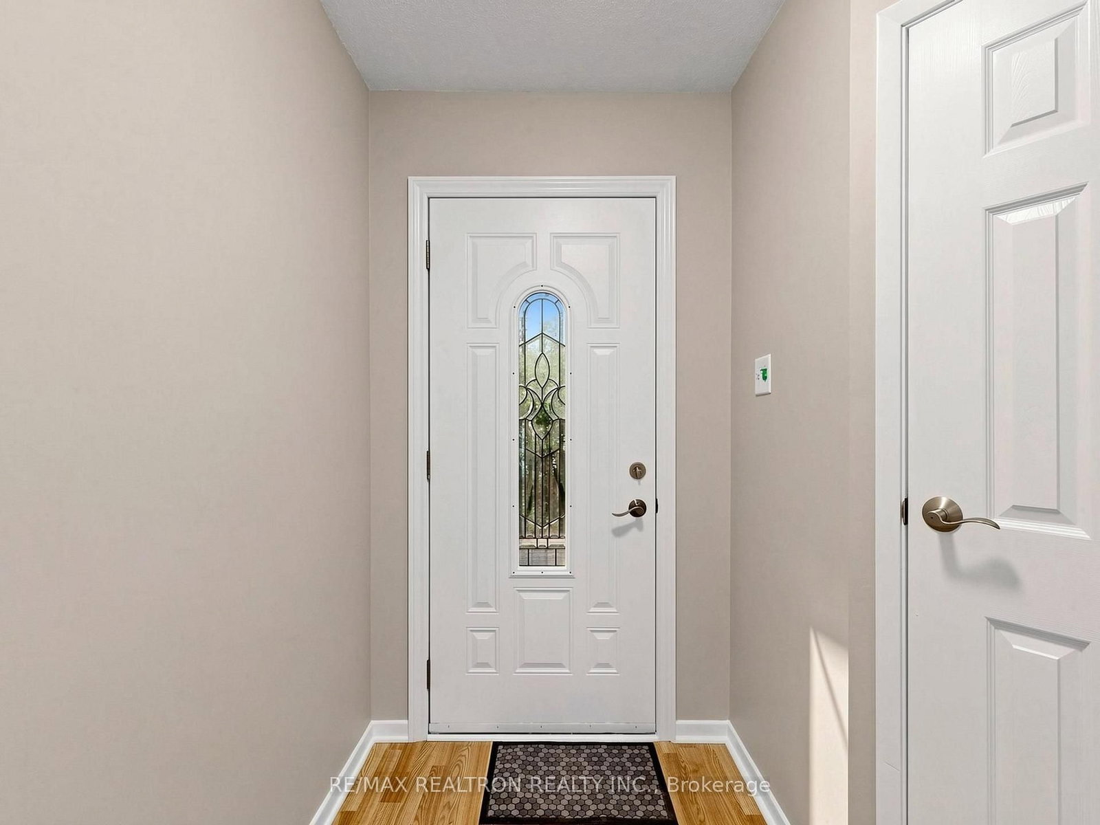 12 Robin Court • Barrie, ON photo 5