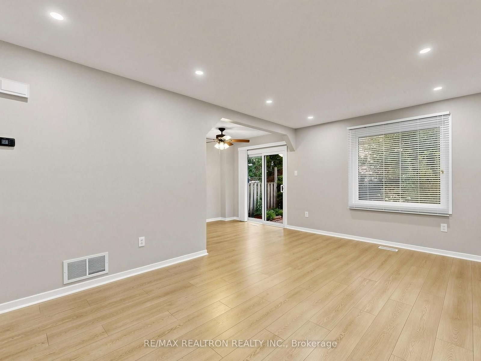 12 Robin Court • Barrie, ON photo 6