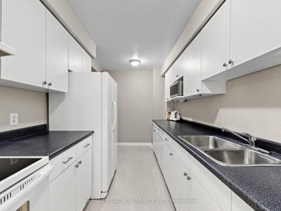 12 Robin Court • Barrie, ON photo 8