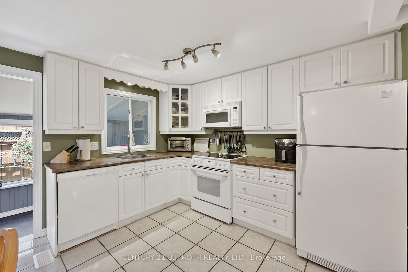 6 Ford Street • Barrie, ON photo 8