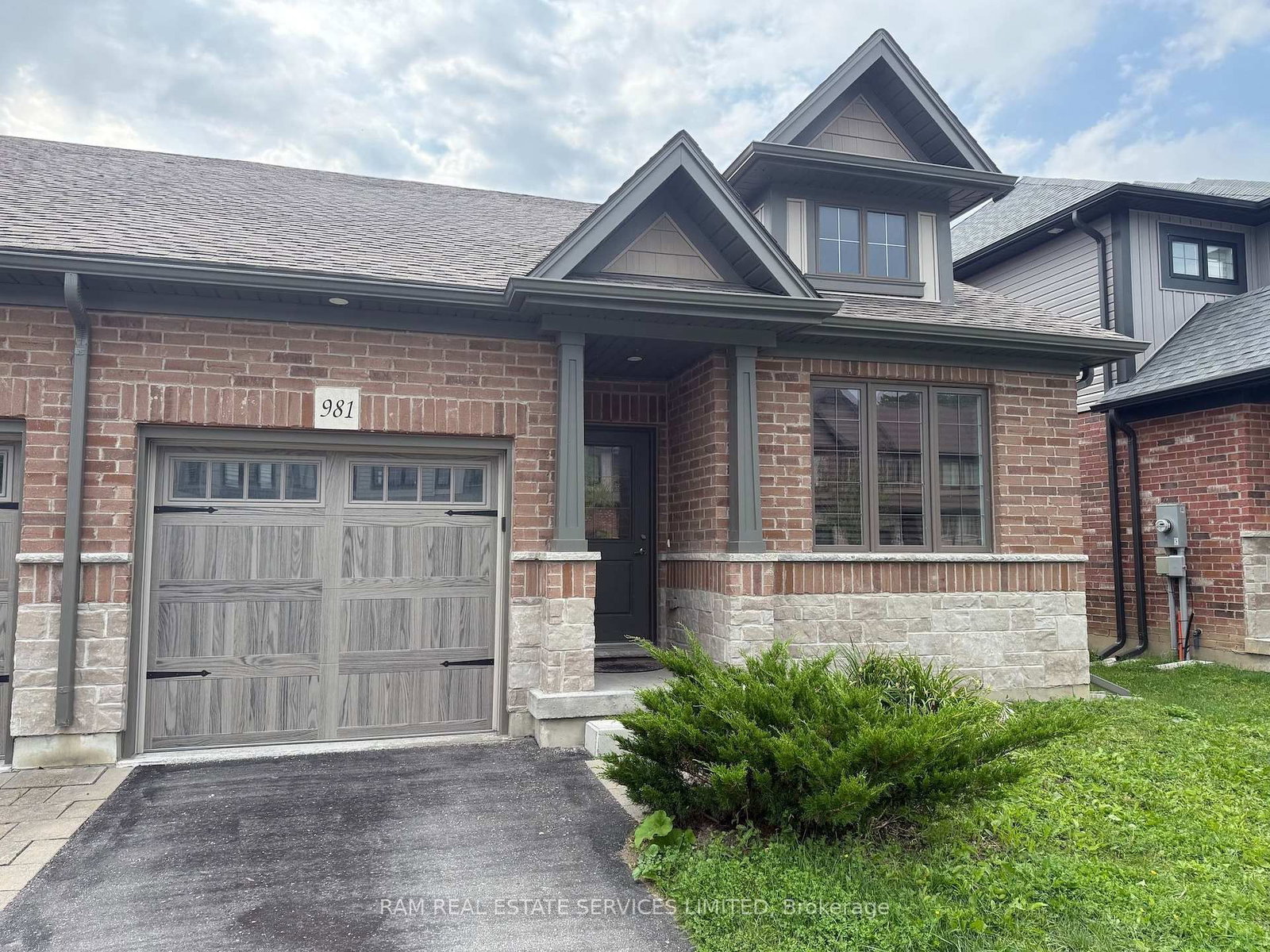 981 wright Drive • Midland, ON photo 1