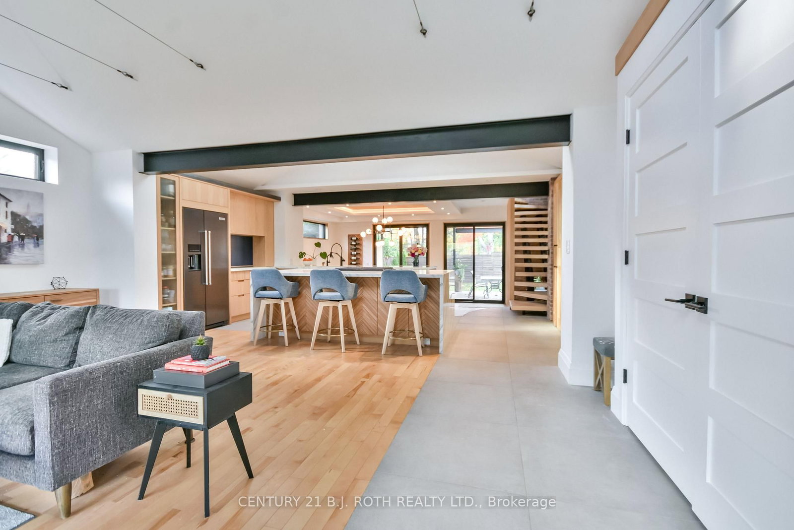 Listing Image 7