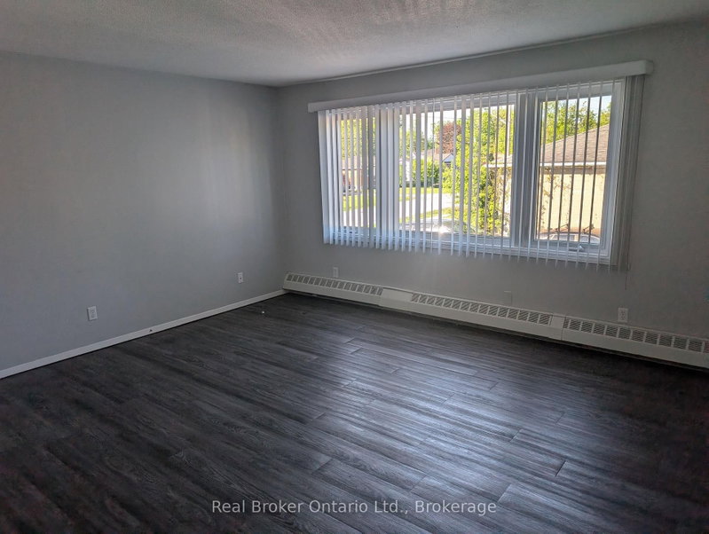 7 - 301 West Street N