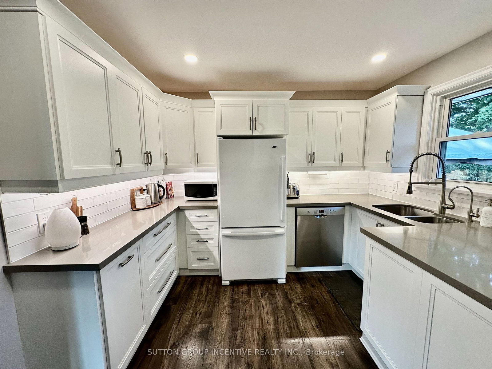 23 Northpark Road • Barrie, ON photo 5