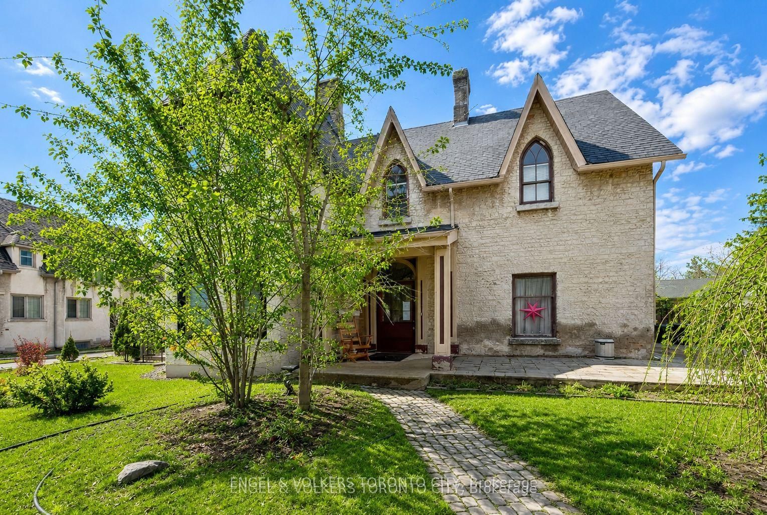 64 High Street • Barrie, ON photo 1