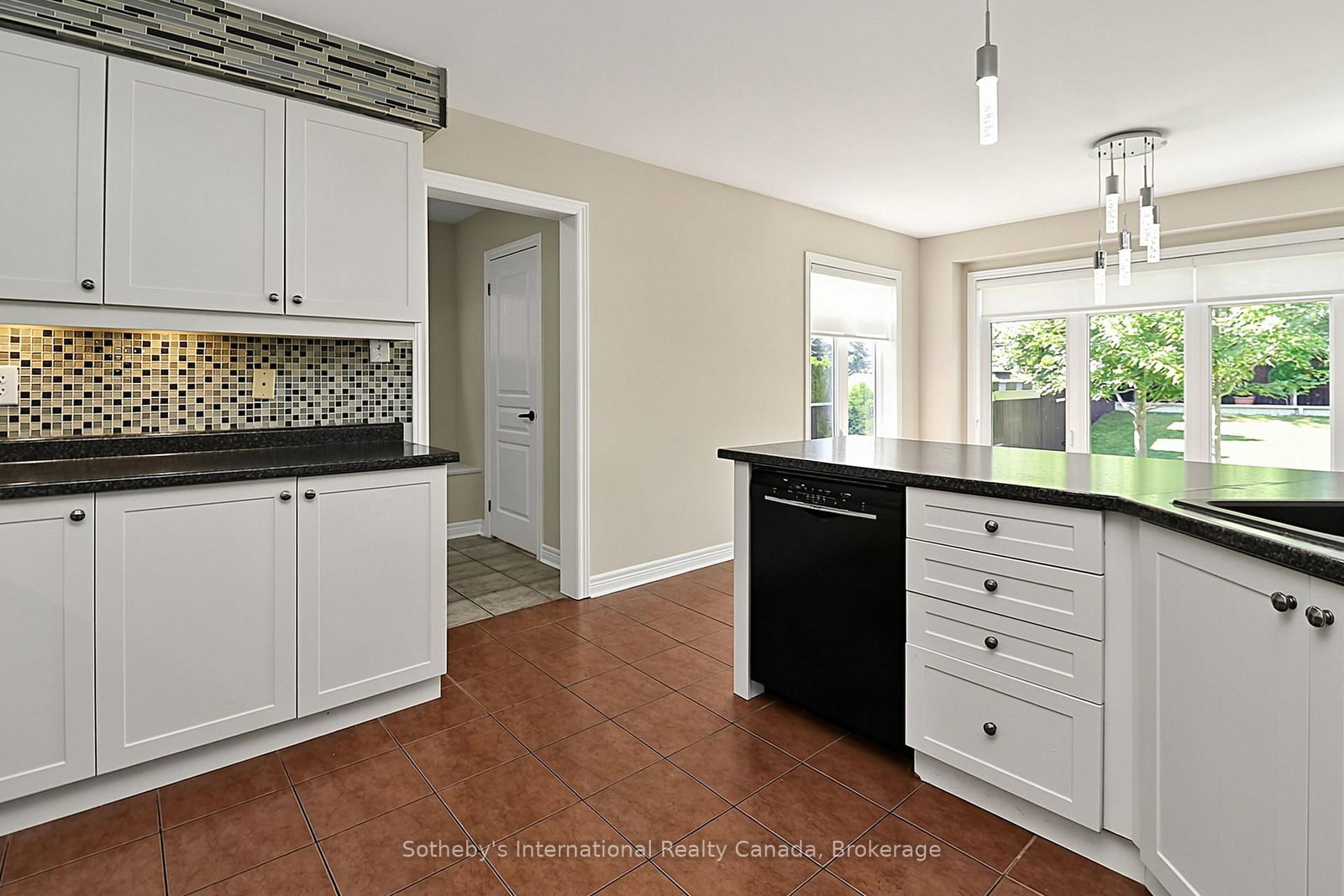 28 Barrington Tr, Collingwood, view 24