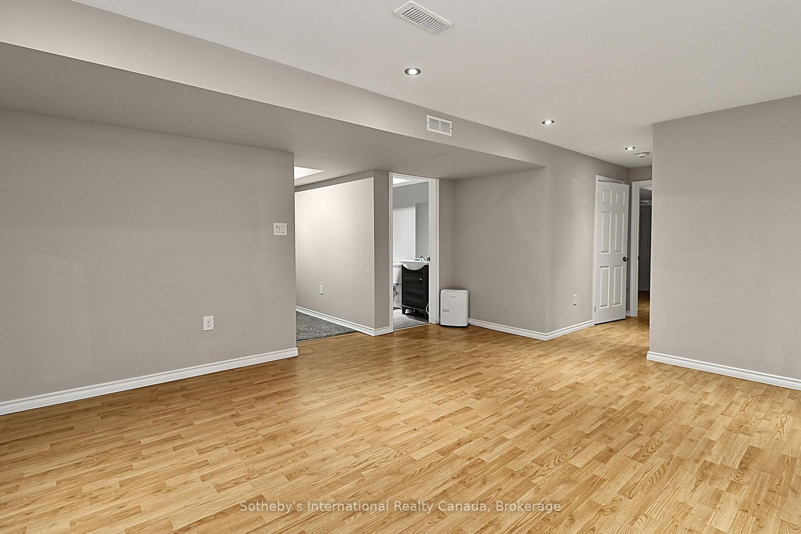 28 Barrington Tr, Collingwood, view 42