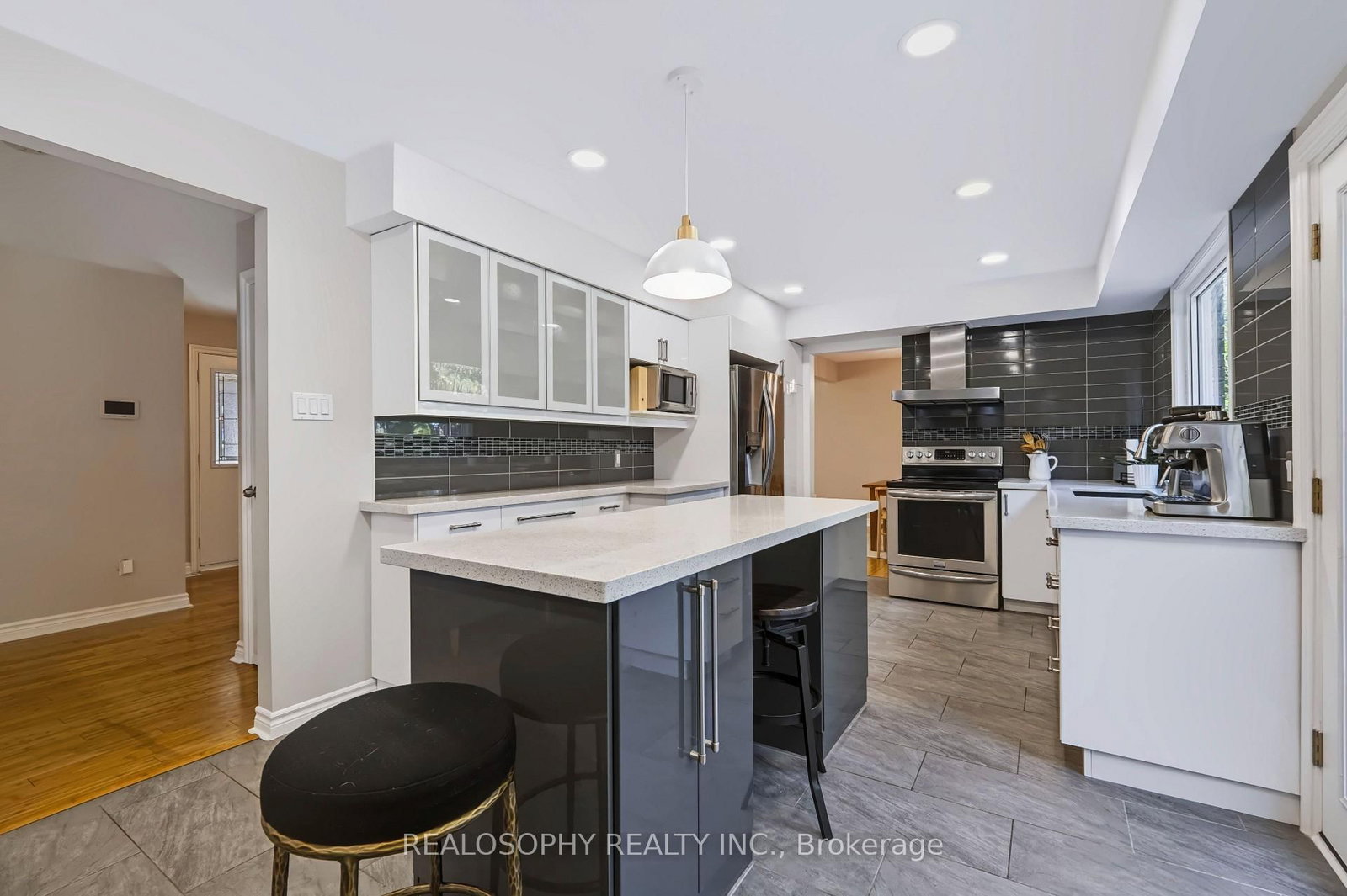 22 Murray Street • Barrie, ON photo 12