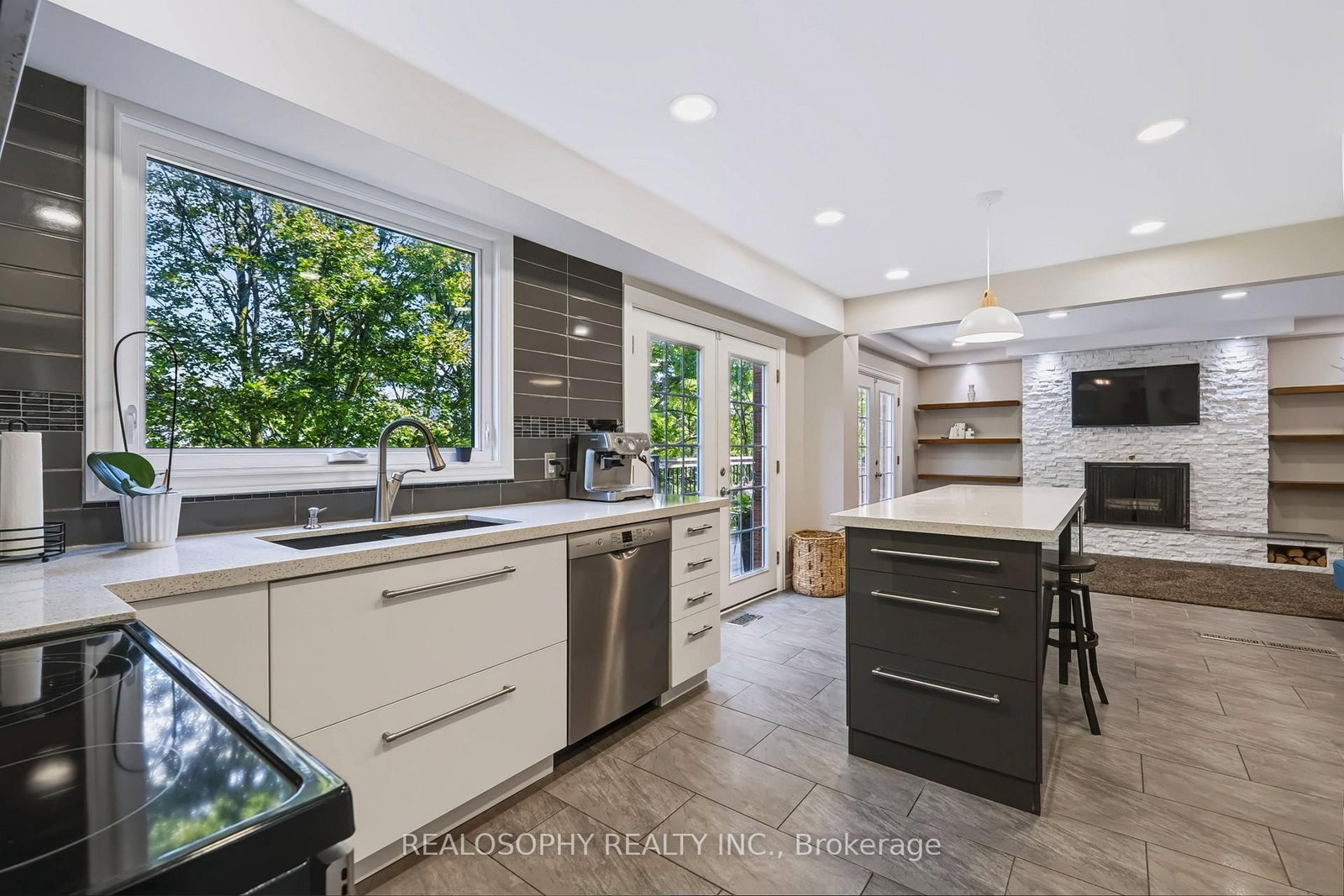 22 Murray Street • Barrie, ON photo 13