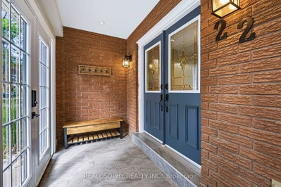 22 Murray Street • Barrie, ON photo 3