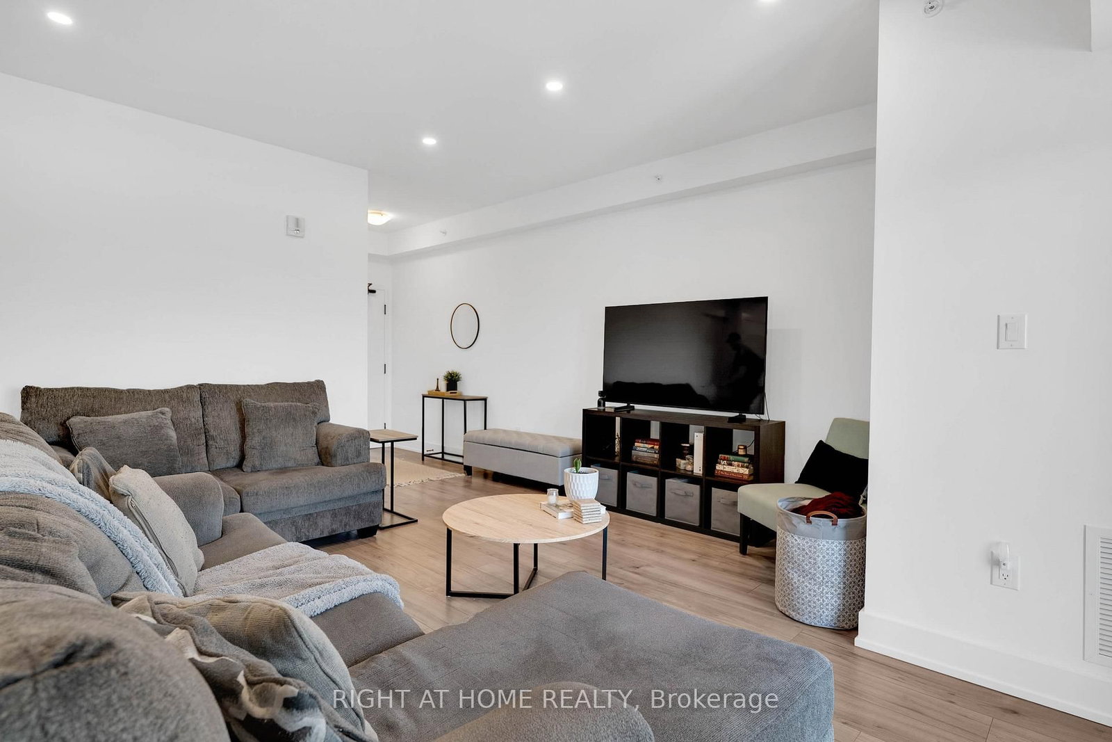 4 Spice Way • #202 • Barrie, ON photo 11