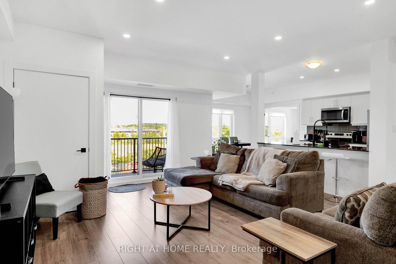 4 Spice Way • #202 • Barrie, ON photo 9