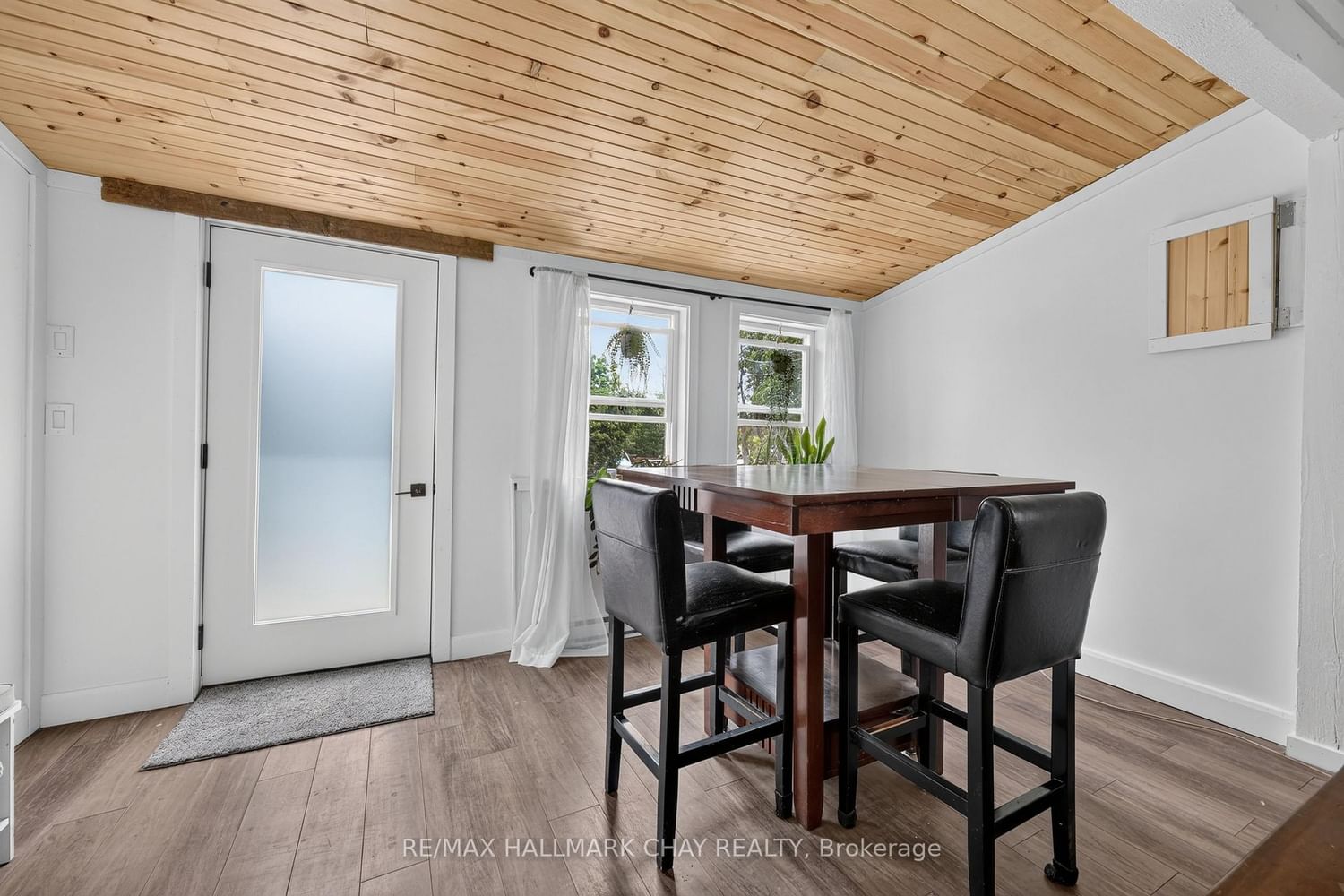 8 Myrtle Avenue • Oro-Medonte, ON photo 5