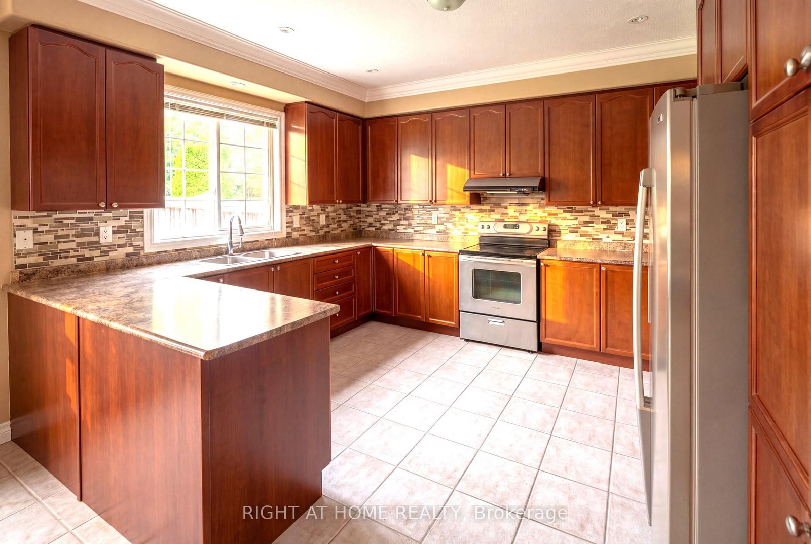 52 Prince William Way • Barrie, ON photo 12