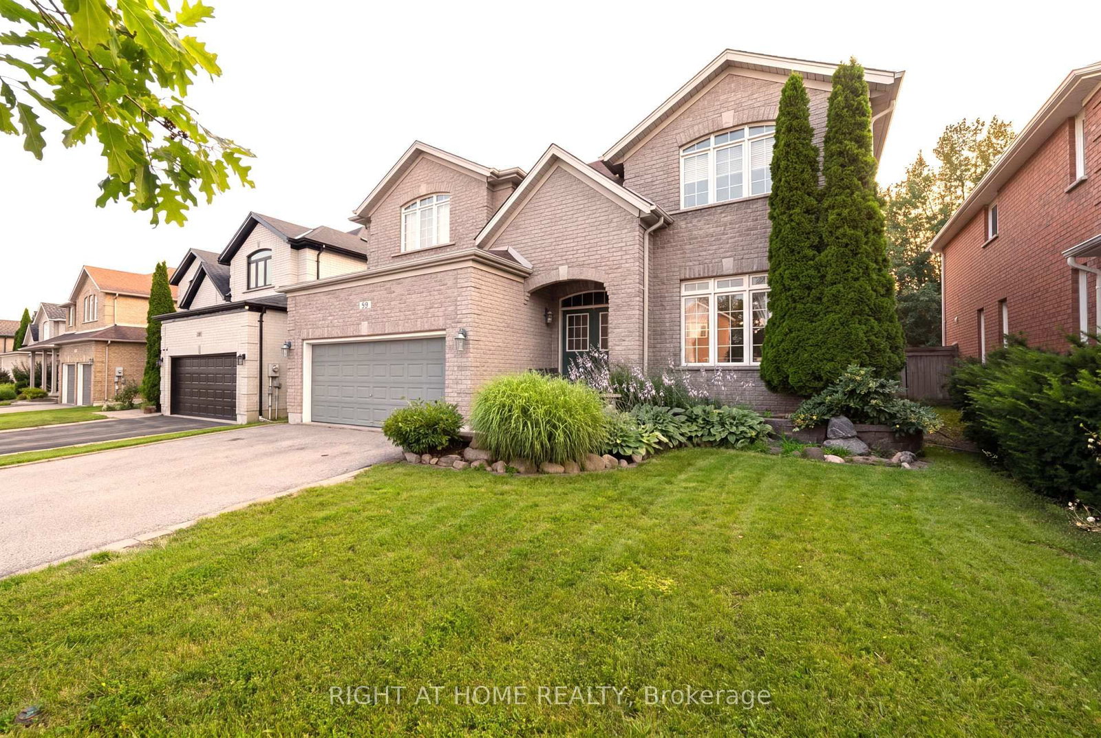 52 Prince William Way • Barrie, ON photo 4