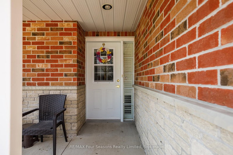 275 Huron St photo 5