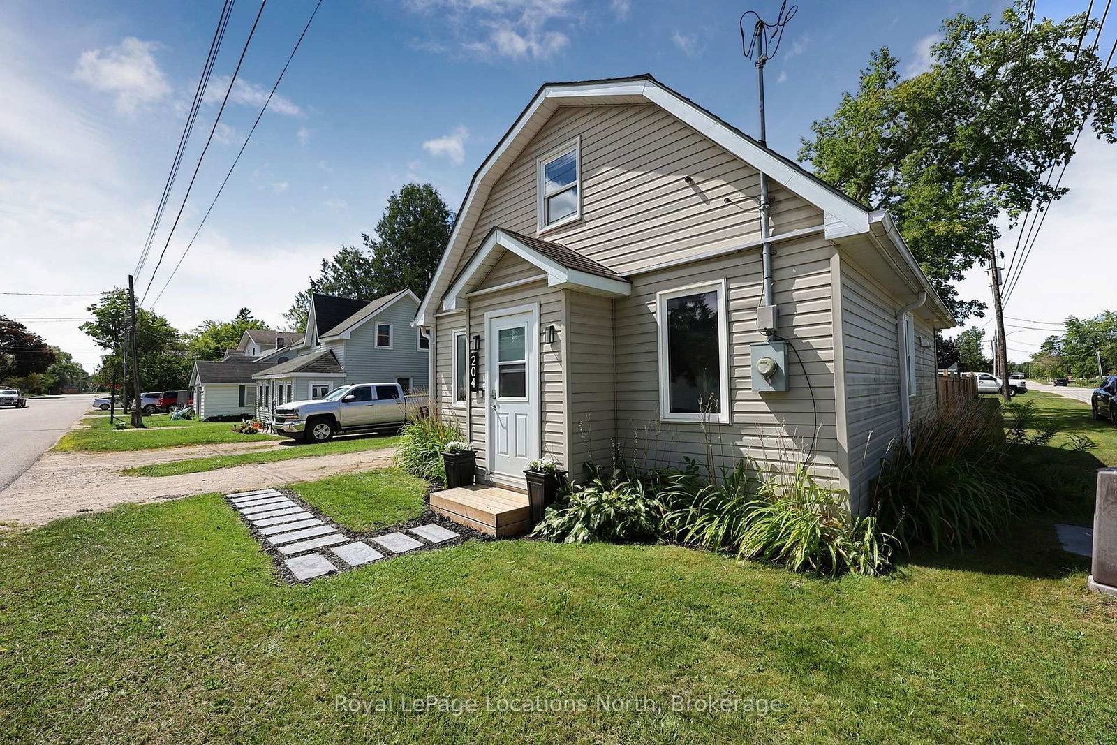 Listing photo 2