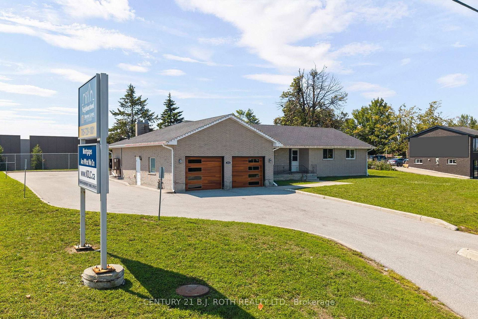 355 Mapleview Drive W • Barrie, ON photo 1