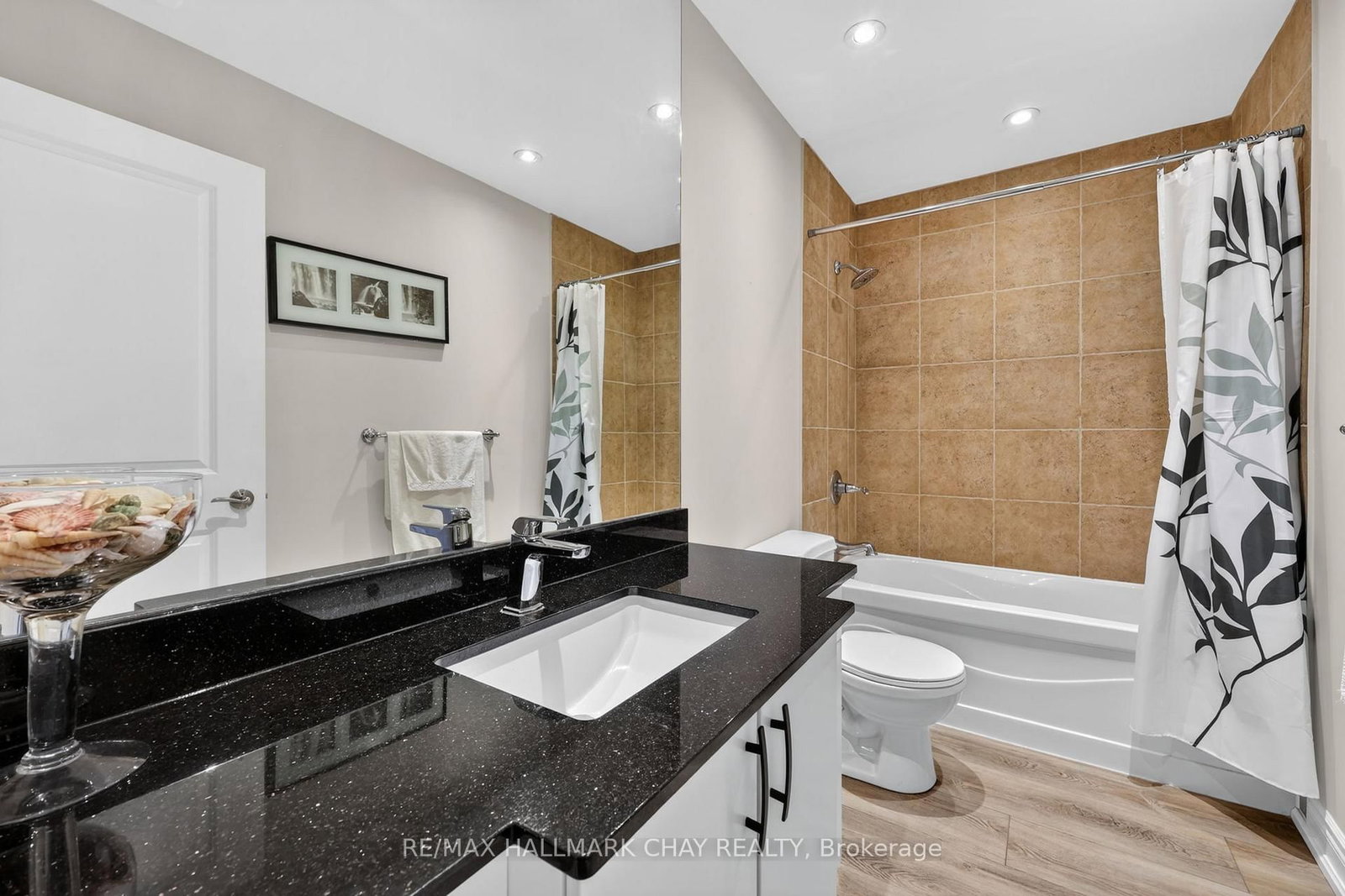 37 Ellen Street • #805 • Barrie, ON photo 13