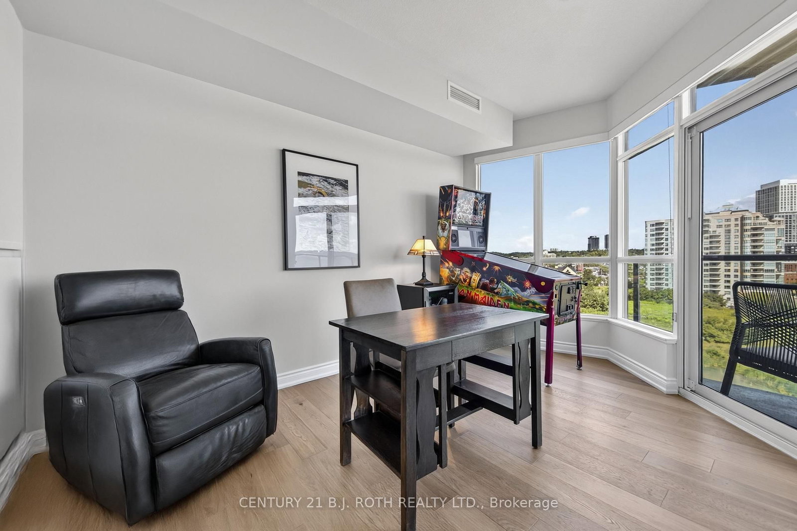33 Ellen Street • #904 • Barrie, ON photo 16