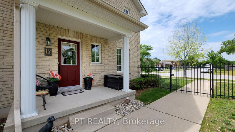 17 Silver Maple Crescent