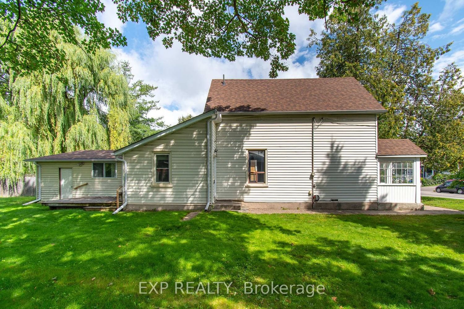 Listing Image 4