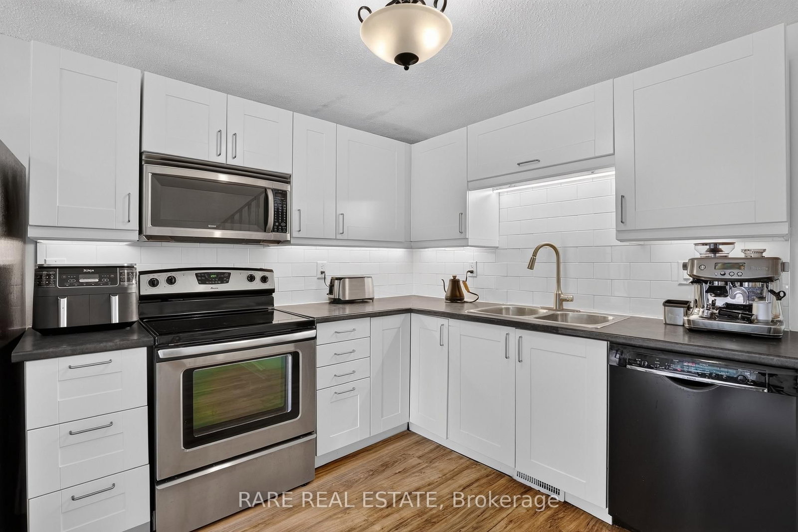 46 Ridgeway Avenue • Barrie, ON photo 11