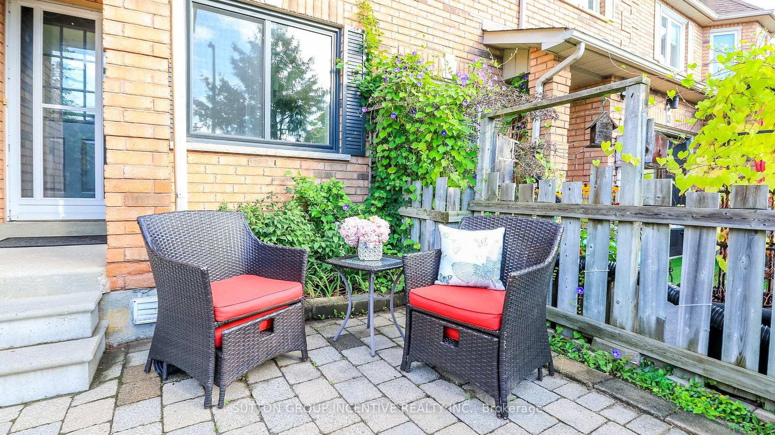 15 Bruce Crescent • Barrie, ON photo 4